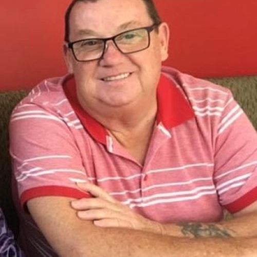 Photo of QLD man Don wearing a red and white striped polo shirt, who became an eye donor.